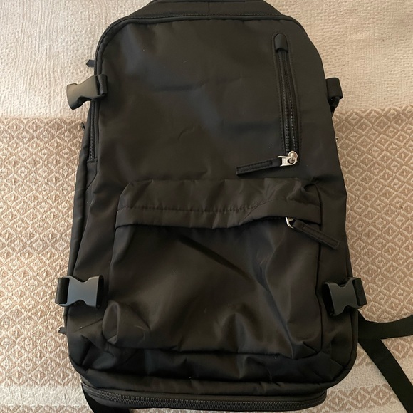 Large Travel Backpack Carry on Flight Approved - Picture 2 of 9